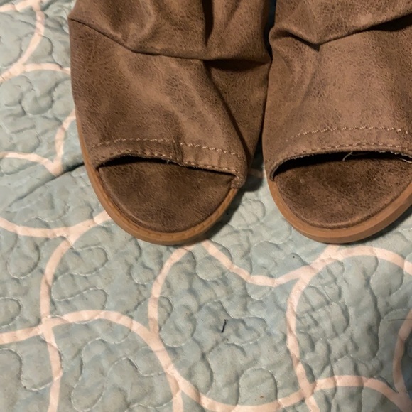 Cute booties! - Picture 3 of 5